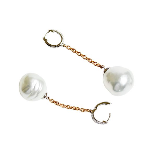 Elegant long earrings with enormous barock shape cultured South Sea Pearls with little diamond hoops connected by a string of chain in Red Gold 18k.