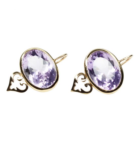 Handmade Earrings with beautiful rose colored Amethysts and a pair of small „Oriental Hearts“ in my Signature Design. Stunning for day and night.